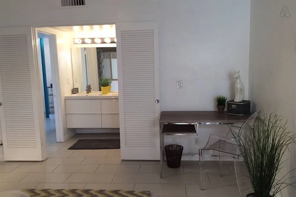 Modern Downtown Condo Palm Springs 3*,